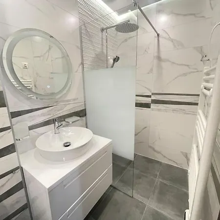 Elegance Estate - Free Parking דירה